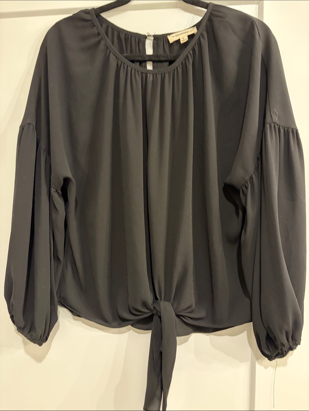 eesome Black Long-Sleeve Tie-Front Blouse